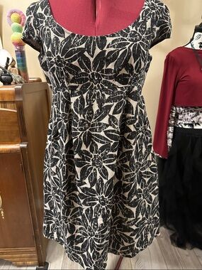 Michael Kors Black and Cream Floral Scoop-Neck Dress - Women
